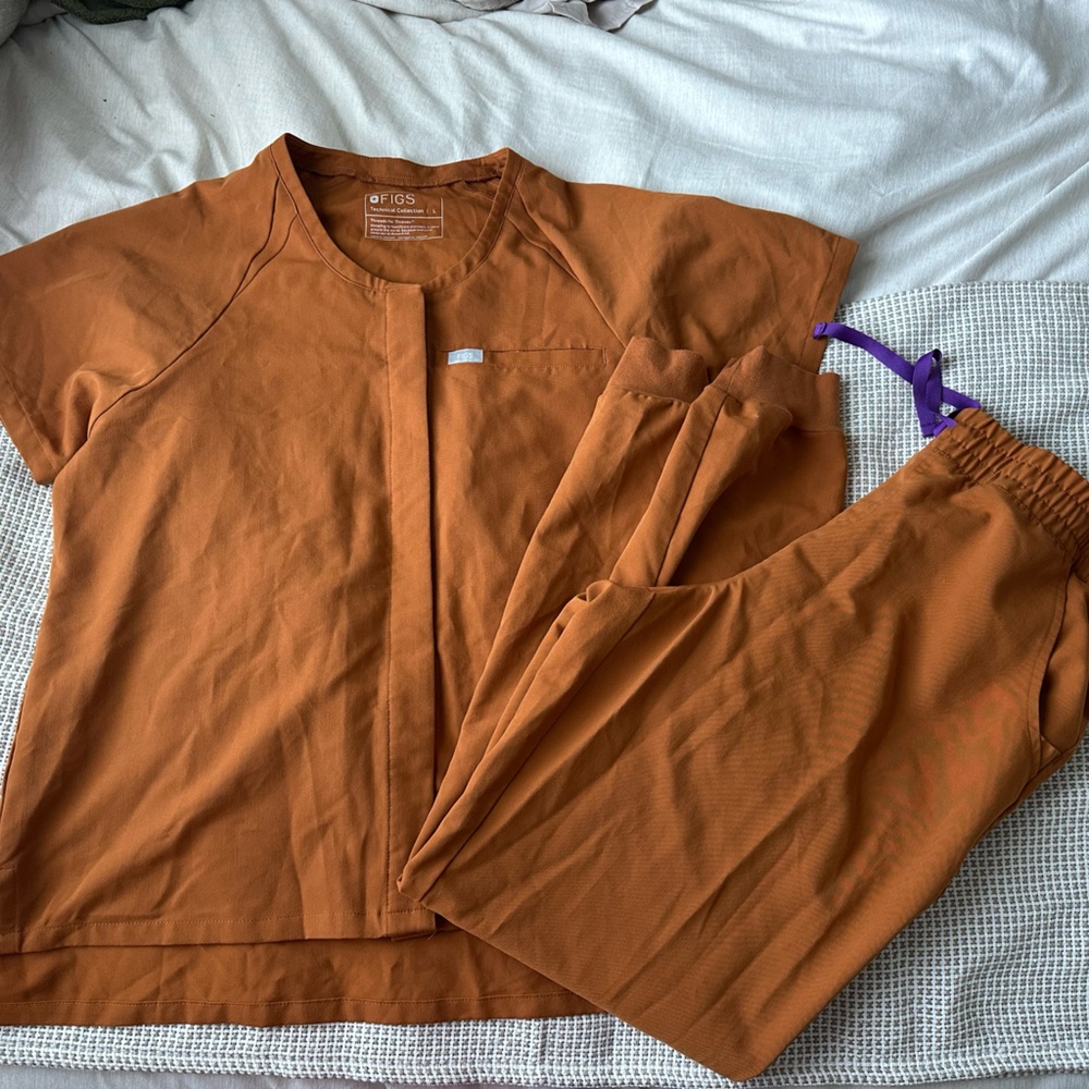 Figs Scrub Set in Burnt Orange